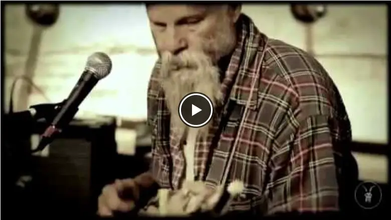 Seasick Steve - Don't Know Why She Loves Me But She Do