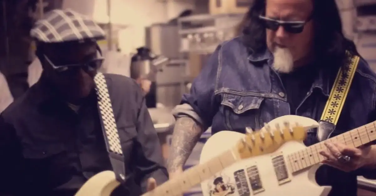 Smokin’ Joe Kubek & Bnois King – Cornbread