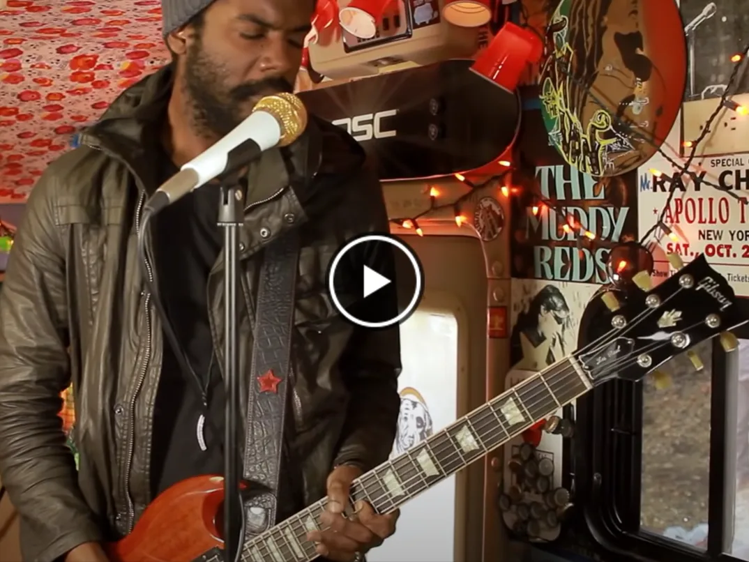 Gary Clark Jr. – When My Train Pulls In