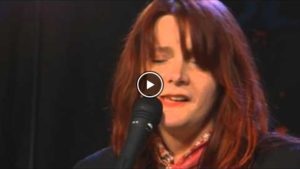 Carolyn Wonderland - Moon Goes Missing