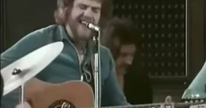 STEALERS WHEEL - STUCK IN THE MIDDLE WITH YOU