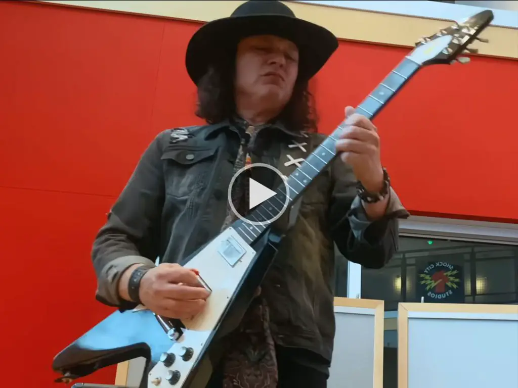 Anthony Gomes – Painted Horse