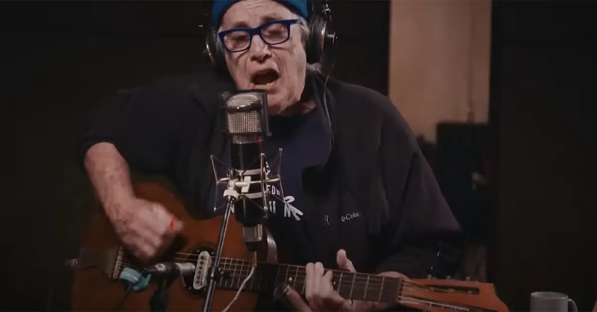 Ry Cooder – Everybody Ought to Treat a Stranger Right