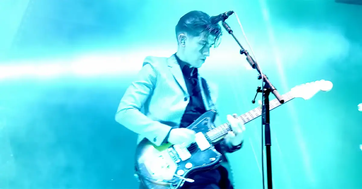 Arctic Monkeys – I Bet You Look Good on the Dancefloor